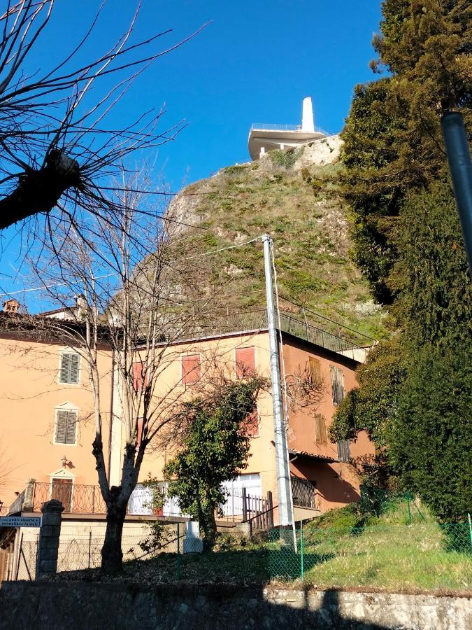 La Chicca Piccola Casina In Affitto Nel Borgo Antico Di Gaggio Montano Bo Apartman Kültér fotó